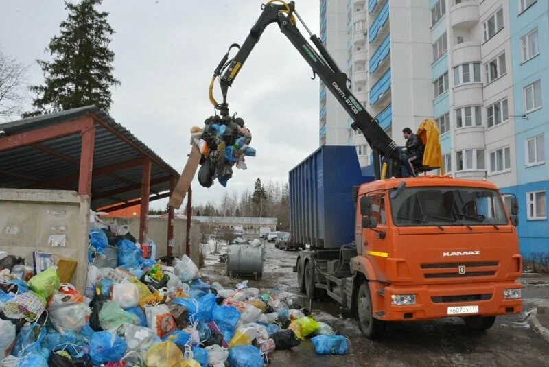 Вывоз бытового мусора в Лесне с погрузкой в октябре
