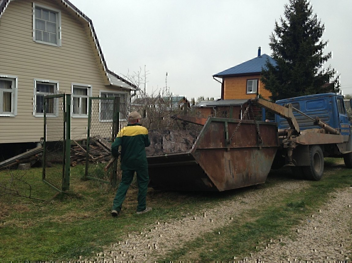 Вывоз мусора и отходов с дачи и участка СНТ в Лесне в октябре