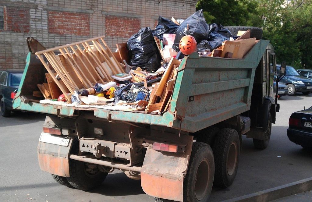 Вывоз мусора из магазина в Лесне от ПроМусор: услуги, цена от 1819 руб., утилизация отходов