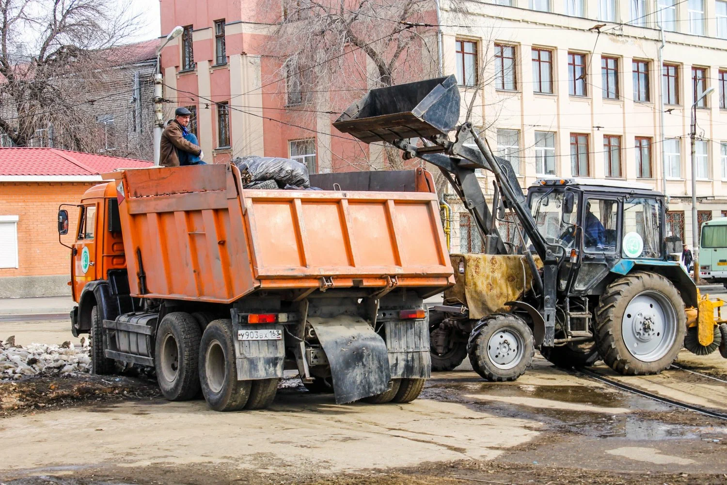 Вывоз мусора Камазом в Лесне – аренда и заказ Камаза 10 тонн от 2443 руб. в ПроМусор