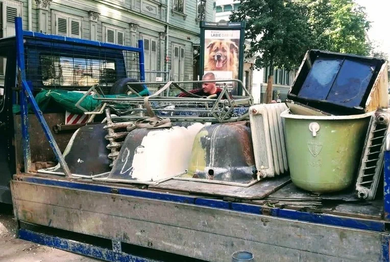 Вывоз старой сантехники в Лесне от ПроМусор: быстро, недорого от 572 руб., утилизация и грузчики
