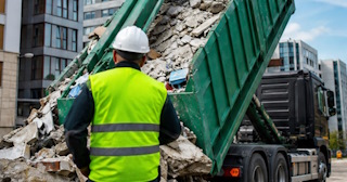 Вывоз строительного мусора в Лесне: услуги лицензированной компании — ПроМусор